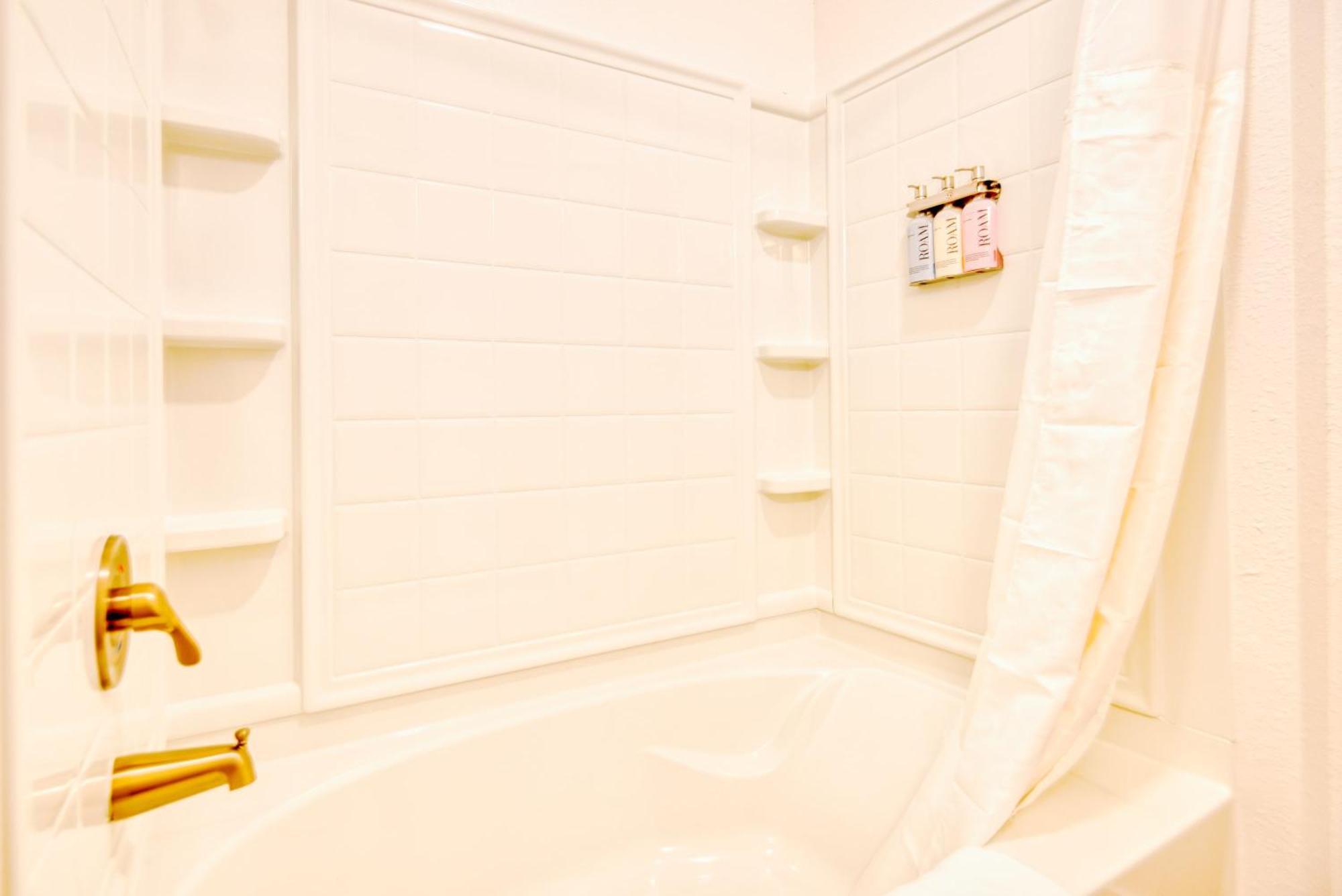 Grand Two Bedroom Two Bathroom Apartment With Balcony Gainesville Extérieur photo