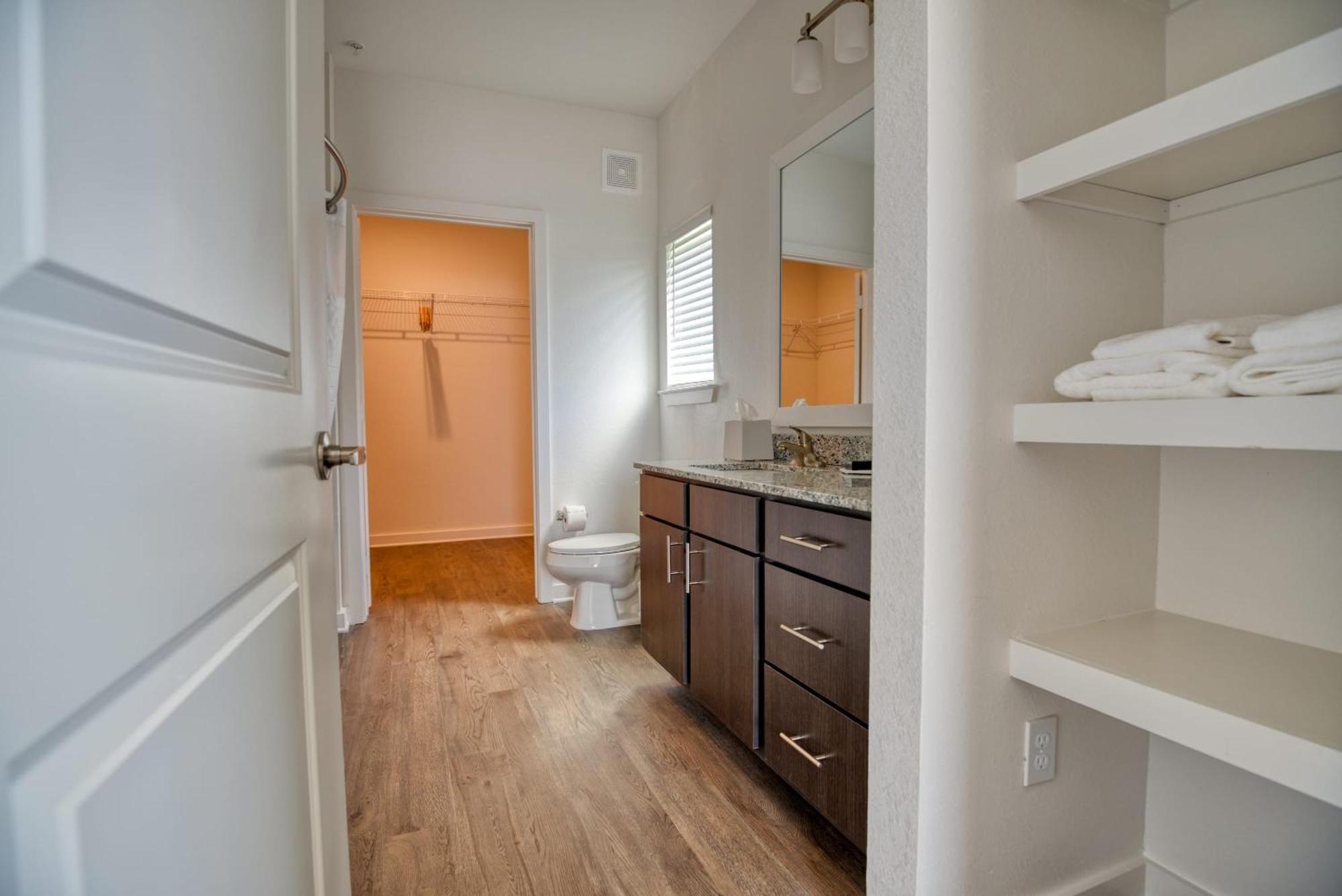 Grand Two Bedroom Two Bathroom Apartment With Balcony Gainesville Extérieur photo