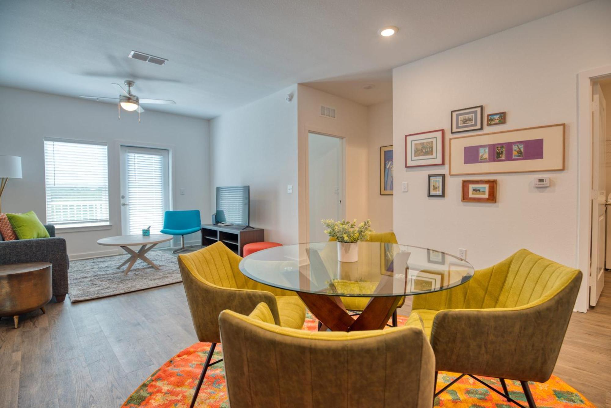 Grand Two Bedroom Two Bathroom Apartment With Balcony Gainesville Extérieur photo