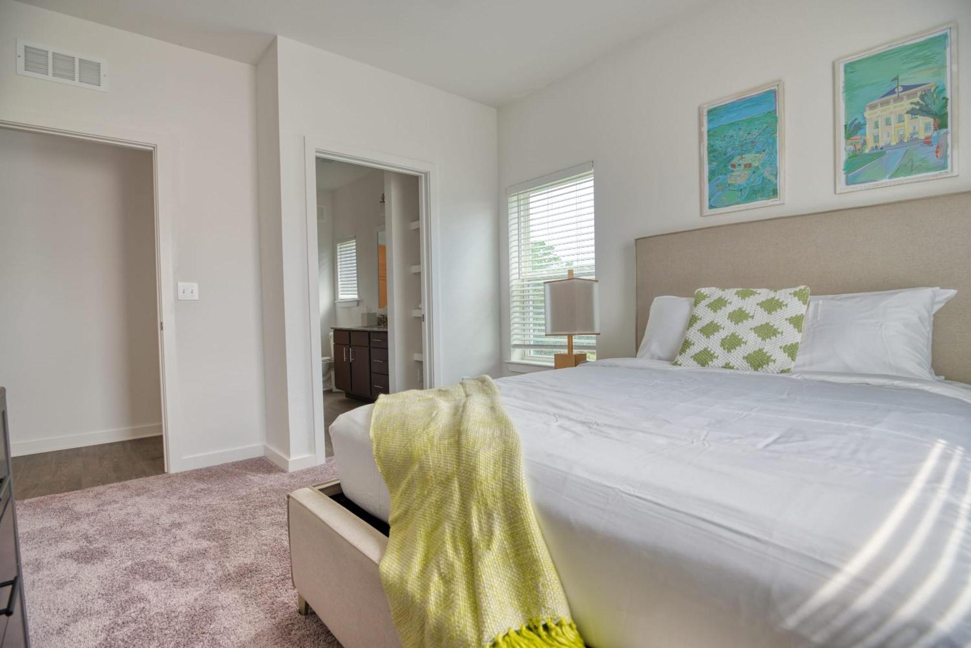 Grand Two Bedroom Two Bathroom Apartment With Balcony Gainesville Extérieur photo